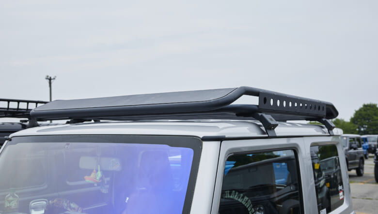 【’19 JIMNY JB64】2インチローダウンで、アメ車テイストを演出。