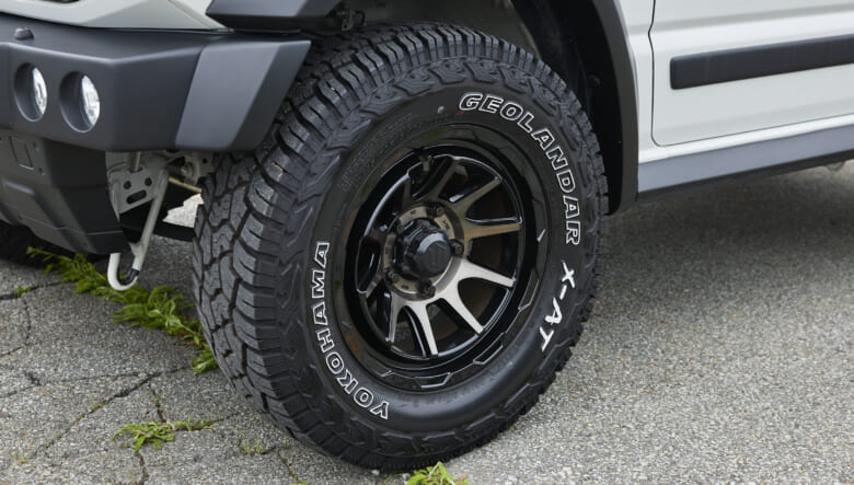 【’24 JIMNY SIERRA JB74】モノトーンで統一した、アーバンライクなルックス。