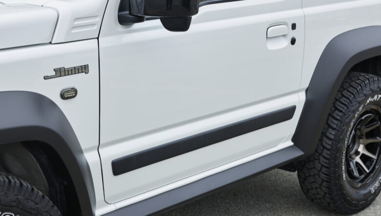 【’24 JIMNY SIERRA JB74】モノトーンで統一した、アーバンライクなルックス。