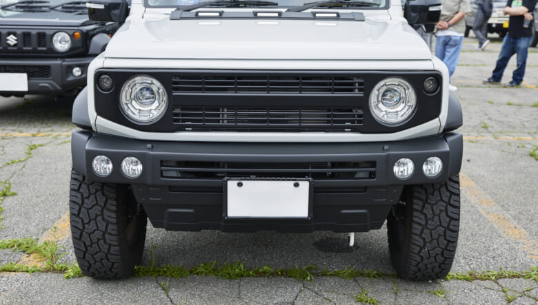 【’24 JIMNY SIERRA JB74】モノトーンで統一した、アーバンライクなルックス。