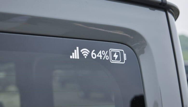 【’24 JIMNY JB64】女性らしさをやや残した、グレーカスタムなボディ。