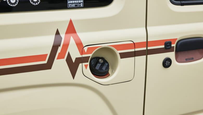 【’20 JIMNY JB64】乗り味にもこだわりアリ！JA11風デーカルにも注目。