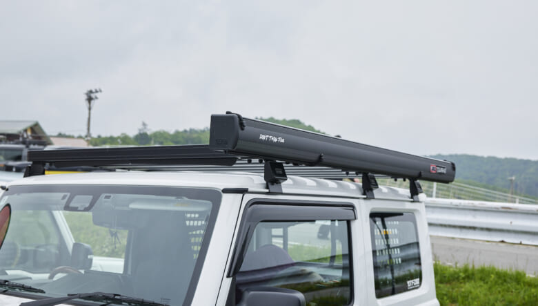 【’20 JIMNY JB64】シンプルな見た目でも、外遊びに最適なパワフルさ。