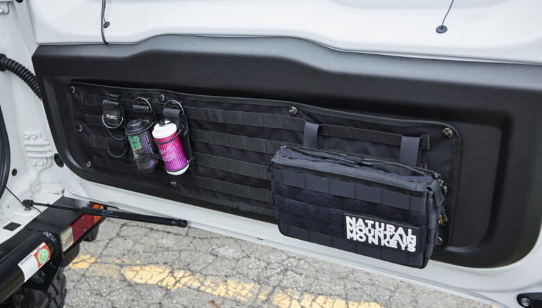 【’20 JIMNY JB64】シンプルな見た目でも、外遊びに最適なパワフルさ。