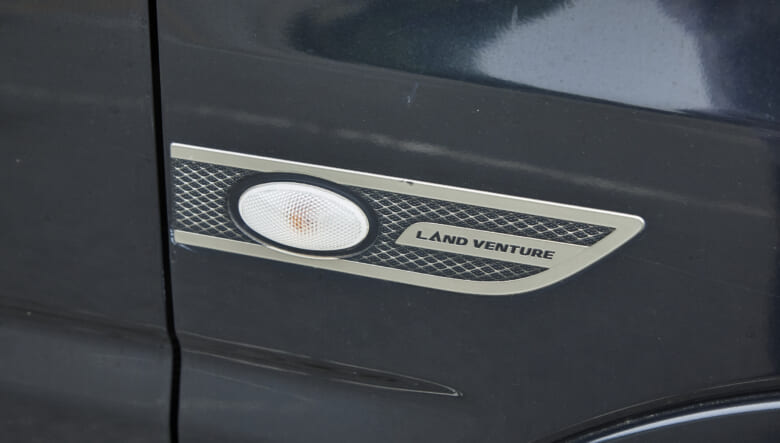 【’14 JIMNY JB23】未舗装路走行も問題なし！丸いボディのオフロード車。