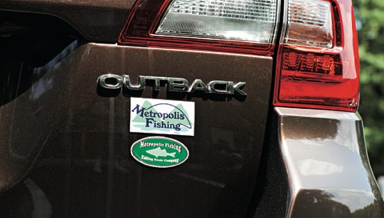 リアゲートには笹本さんが友人と手がける、メトロポリスフィッシングのステッカーをセット。