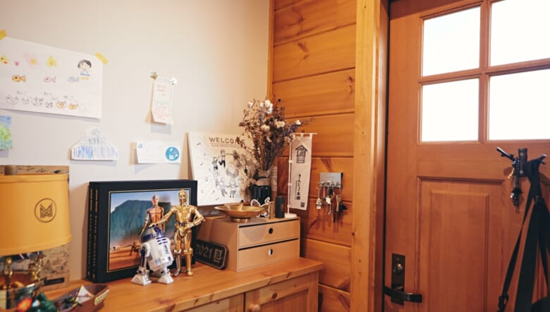 玄関にもランタンやスターウォーズ関連のアイテムが。