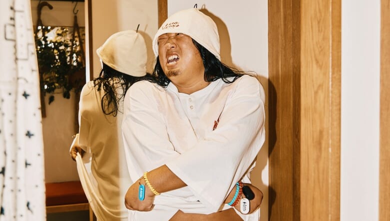 サウナの伝道師『サウナ田ヒロユキ』氏とフリークスストアがタッグを結成！　館内着やハットなどが目白押し。