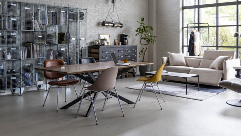 ギアや工具の格納は、CRASH GATEのラギッドな“メッシュラック”にお任せ！