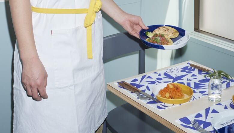 キャンプ飯を格上げ！ 希代のクリエイターと職人による“旅”モチーフのプレート&プレイスマット。