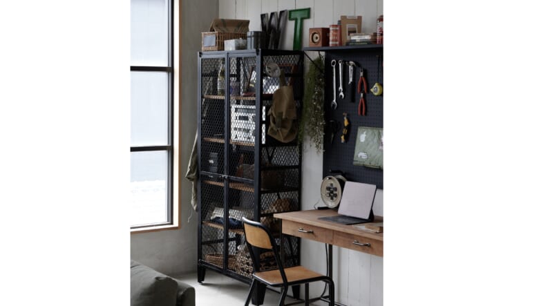 ギアや工具の格納は、CRASH GATEのラギッドな“メッシュラック”にお任せ！