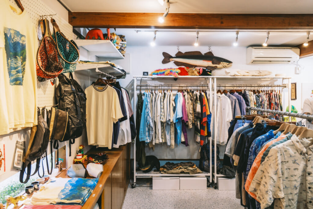 Color at Against (カラアゲ)の店内