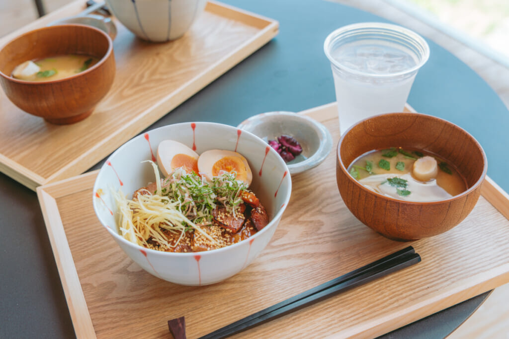 SATOYAMA TERRACEの山丼