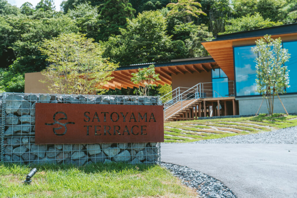 SATOYAMA TERRACEの看板