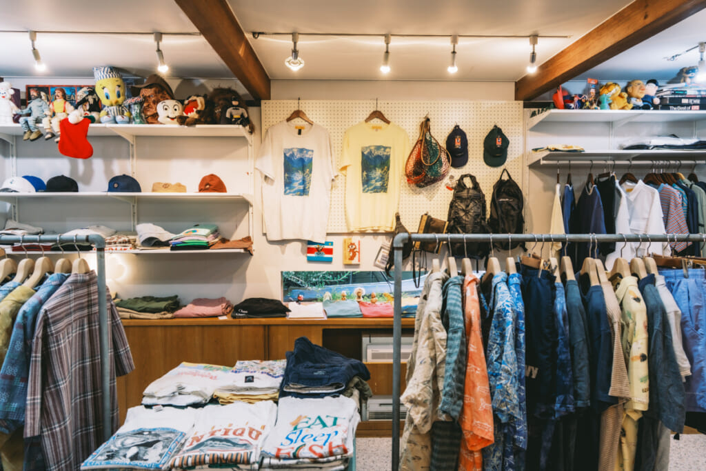 Color at Against (カラアゲ)の店内