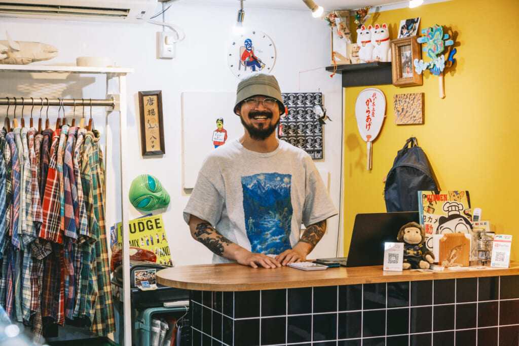 Color at Against (カラアゲ)の店主高橋さん