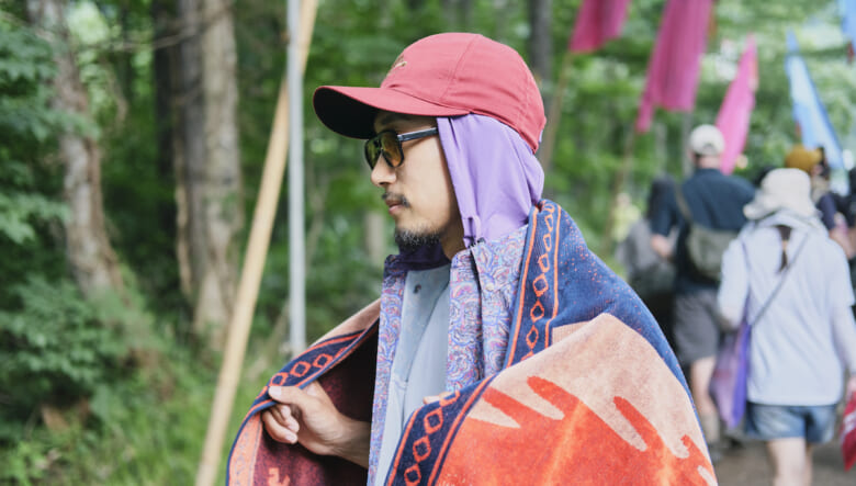 紫のペイズリー柄でオトナっぽく。-FUJI ROCK FESTIVAL ’25-