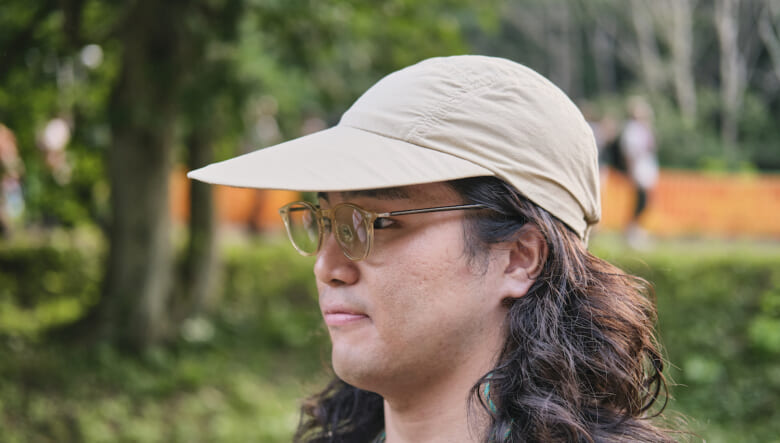 バッグ代わりに釣りベストを活用。-FUJI ROCK FESTIVAL ’25-