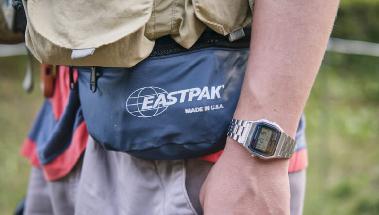 バッグ代わりに釣りベストを活用。-FUJI ROCK FESTIVAL ’25-