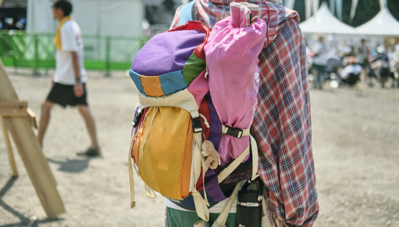 チェックポンチョが古着と相性抜群。-FUJI ROCK FESTIVAL ’25-