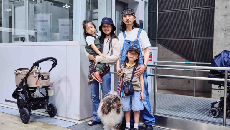 バンドTと小物使いで音楽好きをアピール。-TOKYO OUTDOOR SHOW 2025-