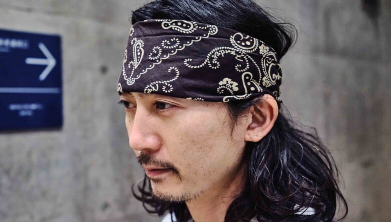 バンドTと小物使いで音楽好きをアピール。-TOKYO OUTDOOR SHOW 2025-