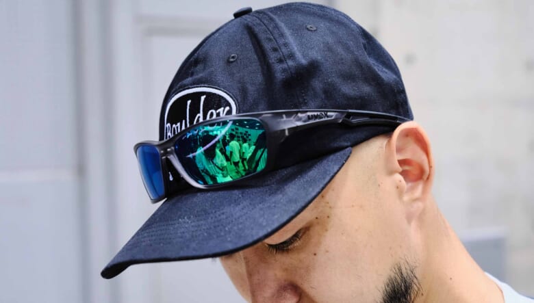 グレーのワントーンコーデに潜む、外遊び好きならではのこだわり。-TOKYO OUTDOOR SHOW 2025-