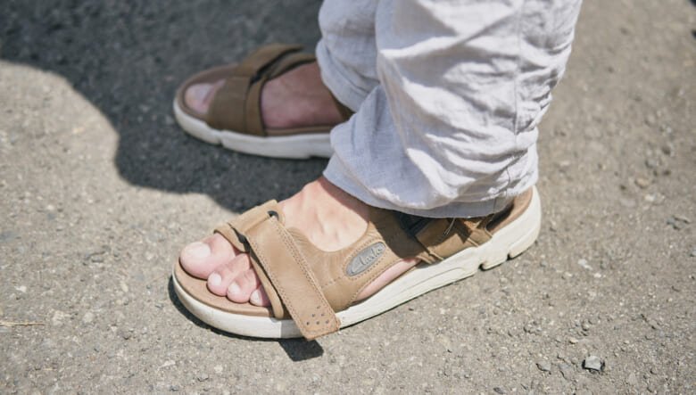 花柄開襟シャツをタックインコーデ。-FUJI ROCK FESTIVAL ’25-