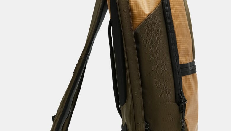 ピークパフォーマンスの新作バッグは、意外性たっぷりなビジネスリュック。ノウハウ詰まった渾身作。