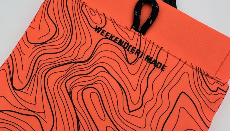 携帯ゴミ箱“POY”のウィークエンダー仕様は、山好きなら一目でわかるスタイリッシュなデザイン！