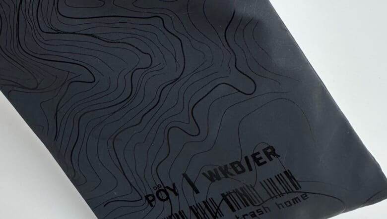 携帯ゴミ箱“POY”のウィークエンダー仕様は、山好きなら一目でわかるスタイリッシュなデザイン！