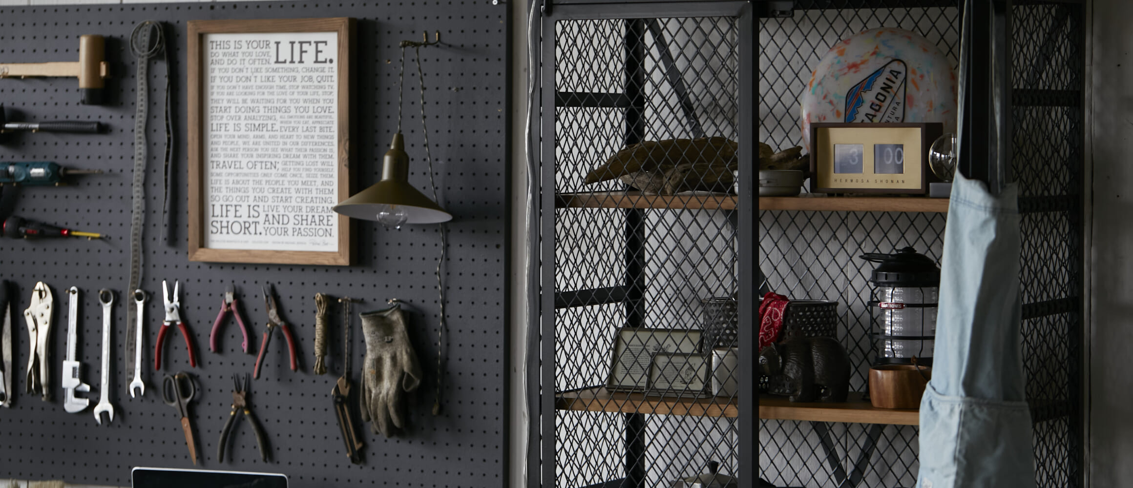 ギアや工具の格納は、CRASH GATEのラギッドな“メッシュラック”にお任せ