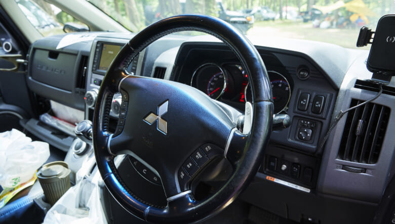 【’08 MITSUBISHI DELICA D:5】唯一無二なミニバンはフェイスデザインが◎。