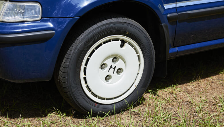 【’90 HONDA CITY】ダサカワな見た目に惚れた、レアカラーのレトロカー。