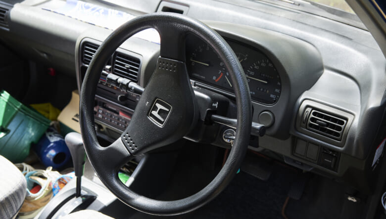 【’90 HONDA CITY】ダサカワな見た目に惚れた、レアカラーのレトロカー。