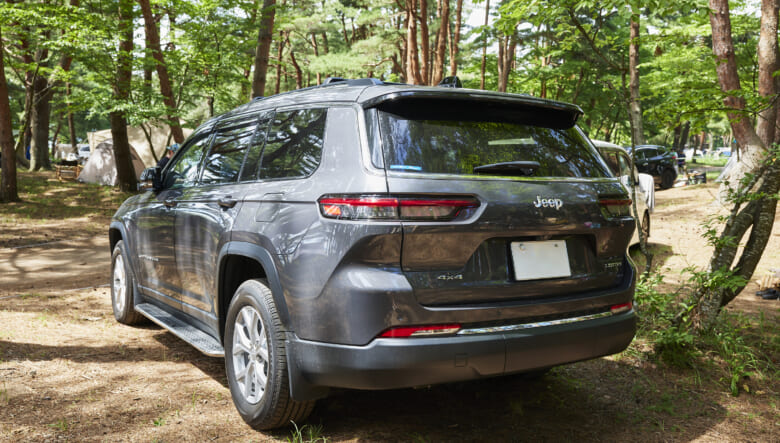 ’23 JEEP GRAND CHEROKEE LプレミアムSUVならではのラグジュアリーさを活かす。