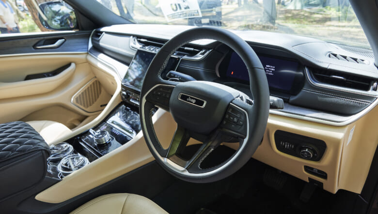’23 JEEP GRAND CHEROKEE LプレミアムSUVならではのラグジュアリーさを活かす。