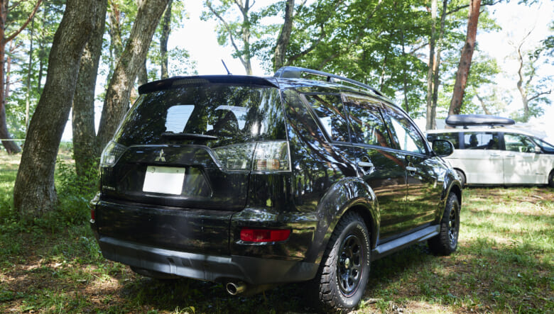 【’07 MITSUBISHI OUTLANDER】キャンプのために選んだ、スタイリッシュなSUV。