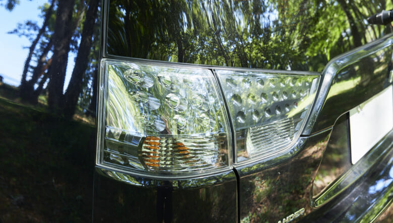 【’07 MITSUBISHI OUTLANDER】キャンプのために選んだ、スタイリッシュなSUV。