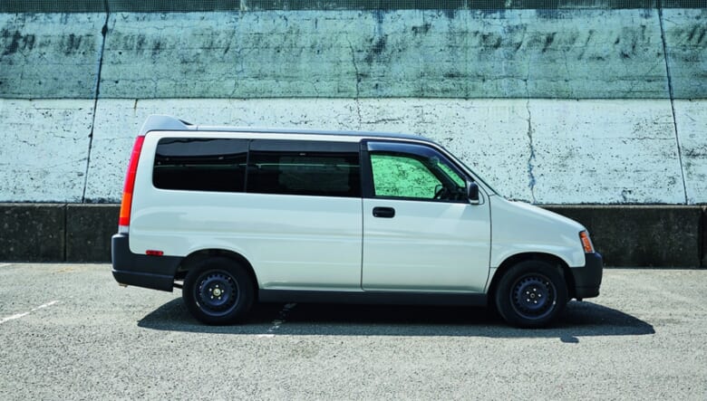 外遊び用ファミリーカーとして、肩ひじ張らずに使い込める1台。【’99 HONDA STEP WGN】