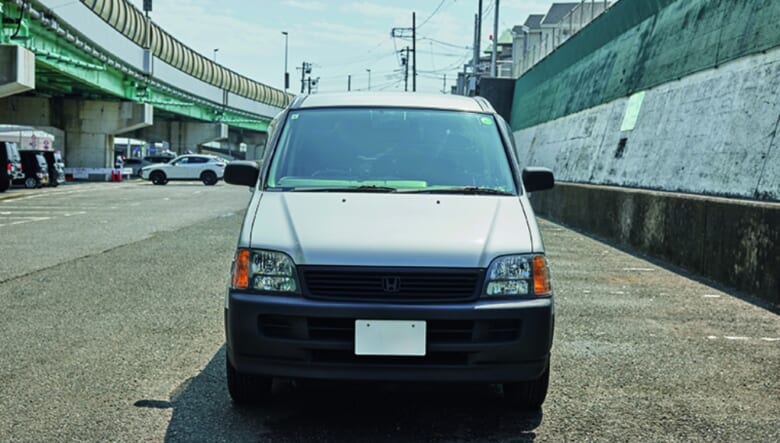 外遊び用ファミリーカーとして、肩ひじ張らずに使い込める1台。【’99 HONDA STEP WGN】