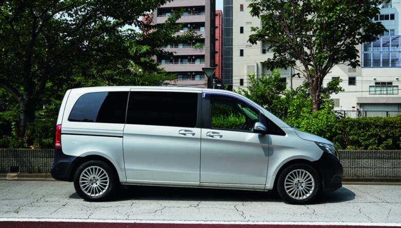 仕事でもクライミングの遠征でも、大満足の積載量。【’16 MERCEDES-BENZ V220 D】