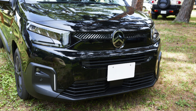 【’25 CITROEN BERLINGO Black Edition】足元まですべてブラック!!　特別仕様車をさっそく投入。