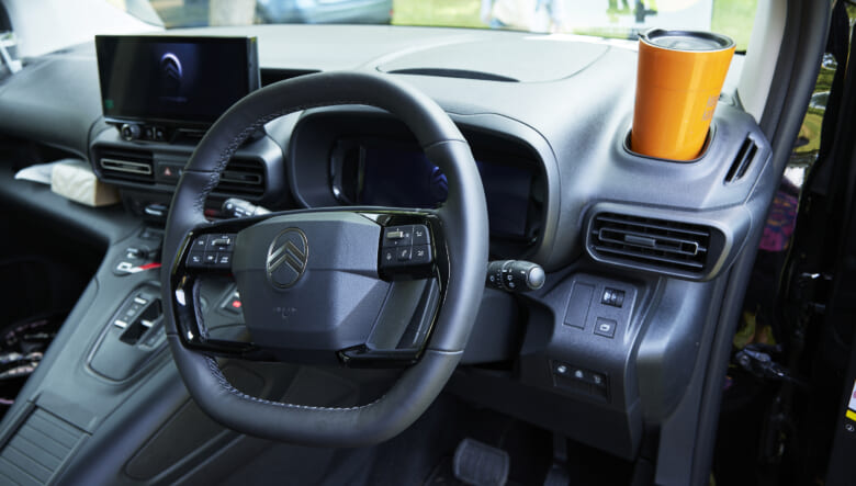 【’25 CITROEN BERLINGO Black Edition】足元まですべてブラック!!　特別仕様車をさっそく投入。