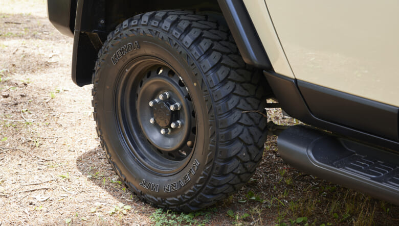【’17 TOYOTA FJ CRUISER】特別仕様のボディカラーが、キャンプ欲を引き立てる。