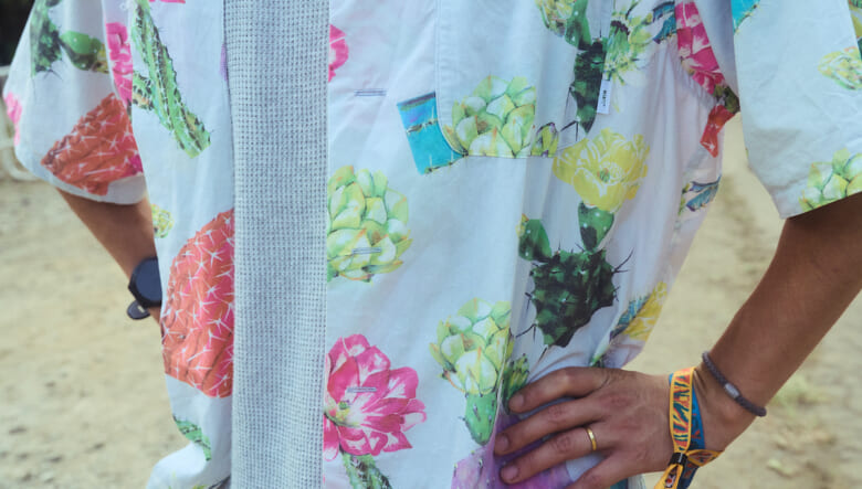 柄シャツ投入でリゾート気分演出。-FUJI ROCK FESTIVAL ’25-