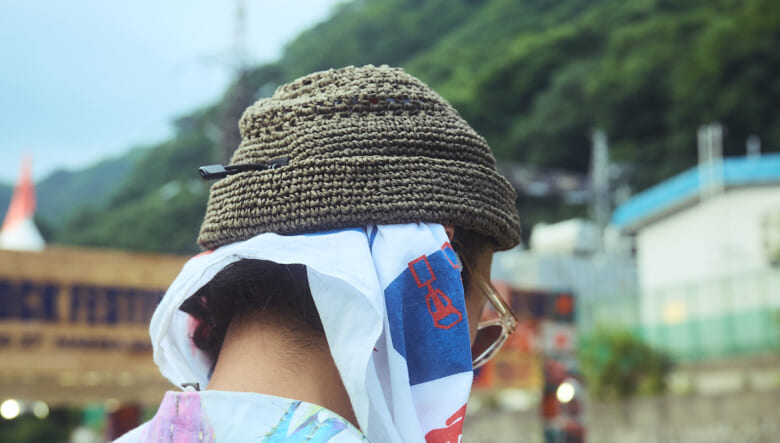 柄シャツ投入でリゾート気分演出。-FUJI ROCK FESTIVAL ’25-