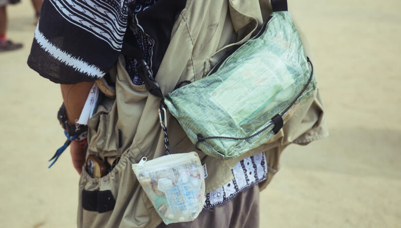 エスニック調コーデに古着ベストで収納力増。-FUJI ROCK FESTIVAL ’25-