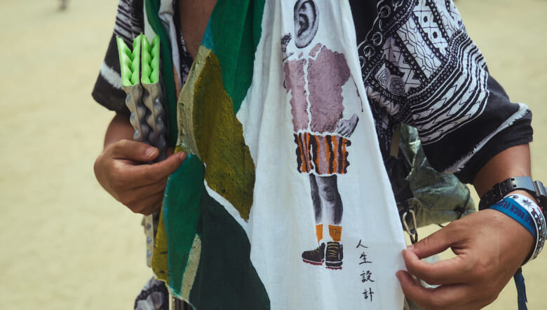 エスニック調コーデに古着ベストで収納力増。-FUJI ROCK FESTIVAL ’25-