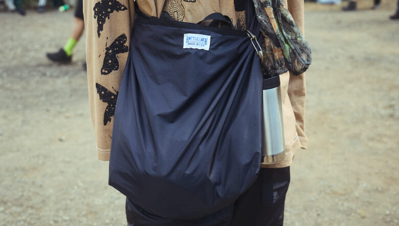 ラメ入りソックスでメリハリ効かせる。-FUJI ROCK FESTIVAL ’25-